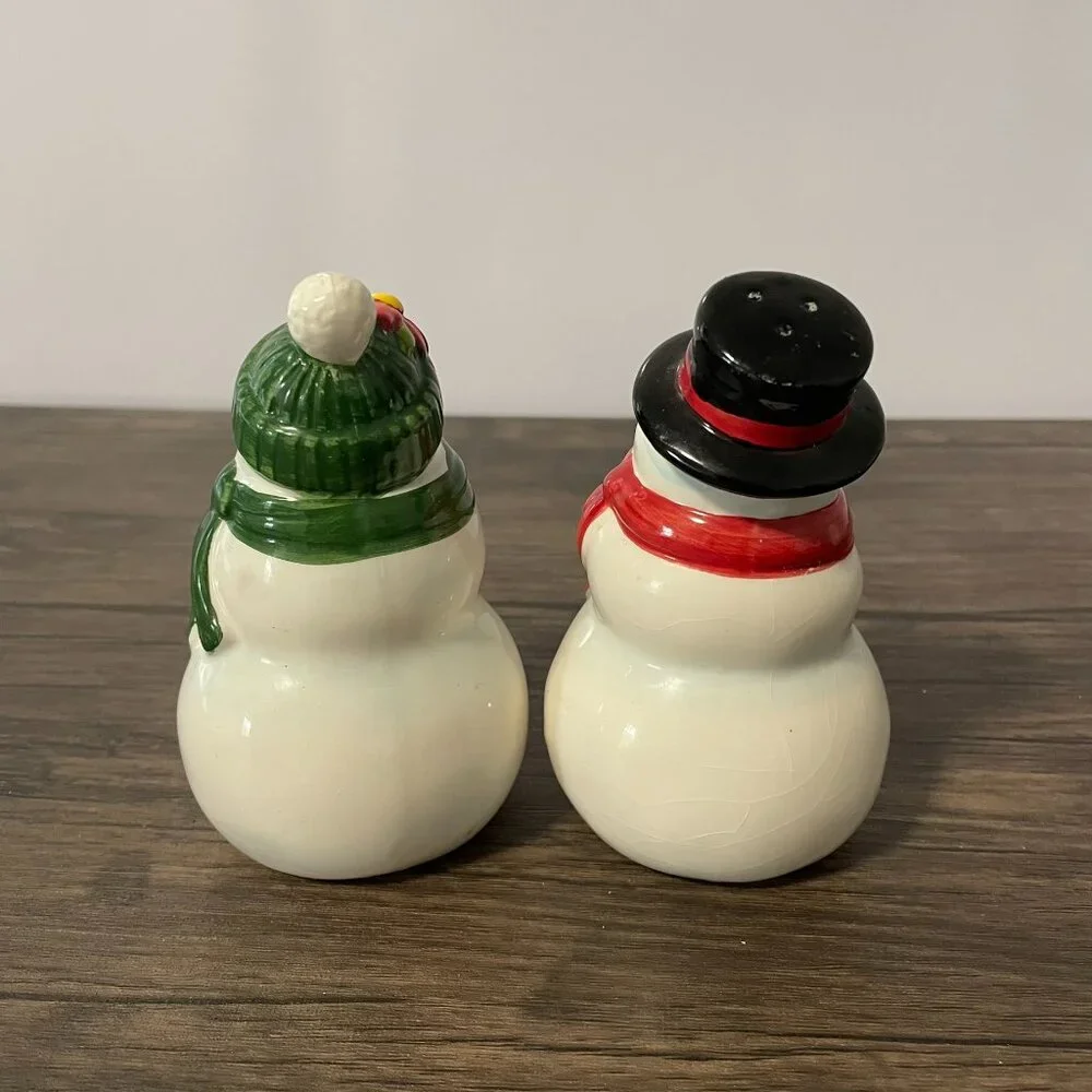 Pair of Publix Snowman Snowwoman Salt and Pepper Shakers 5